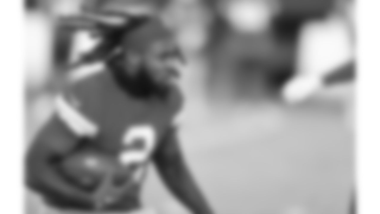 Kansas City Chiefs running back Ronald Jones (2) runs with the ball during practice on Wednesday, November 23, 2022.
