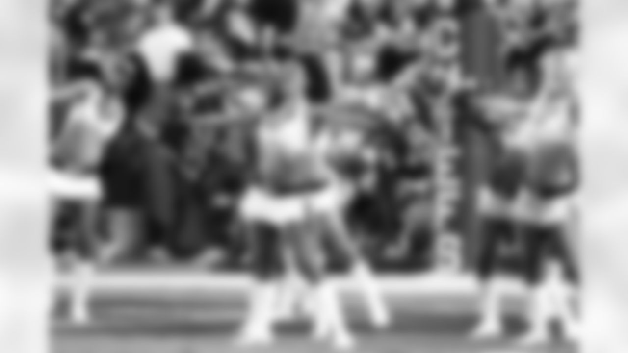 Kansas City Chiefs Cheerleader Tara