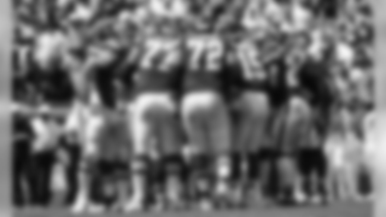 The Kansas City Chiefs offense huddles during the game between the Kansas City Chiefs and the Jacksonville Jaguars at TIAA Bank Field in Jacksonville, FL.