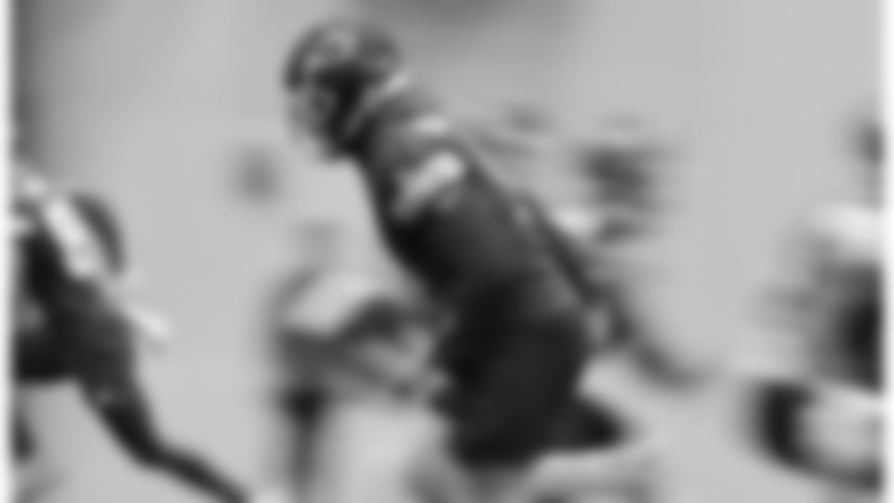 Kansas City Chiefs wide receiver JuJu Smith-Schuster (9) runs a rout during practice on Wednesday, January 4, 2022.