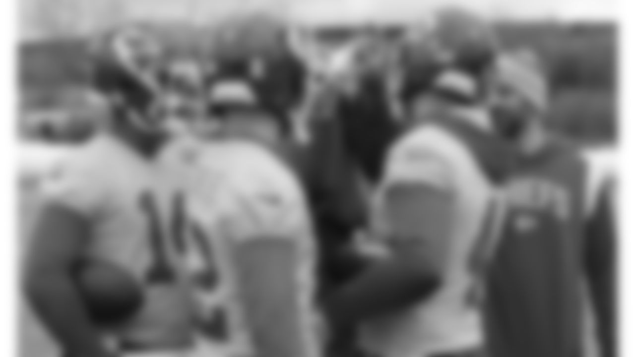 Kansas City Chiefs quarterbacks group in a huddle during practice on Thursday, November 17, 2022.