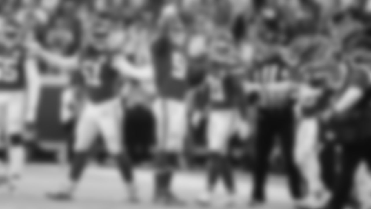 Kansas City Chiefs face off against the Denver Broncos at GEHA Field at Arrowhead Stadium on January 1, 2023.