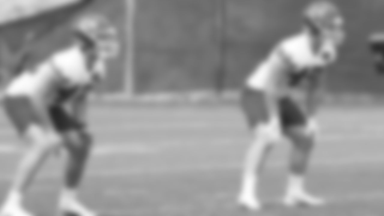 Linebacker Leo Chenal (49) during the second day of practice for Kansas City Chiefs rookie mini camp.