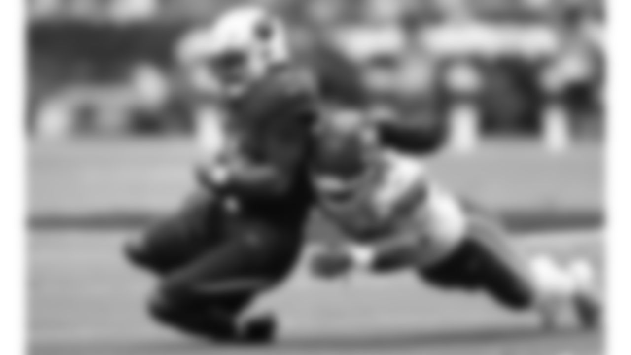 Kansas City Chiefs linebacker Nick Bolton (32) makes a sack during an NFL football game against the Arizona Cardinals in Phoenix, AZ on Sunday, September 11, 2022.