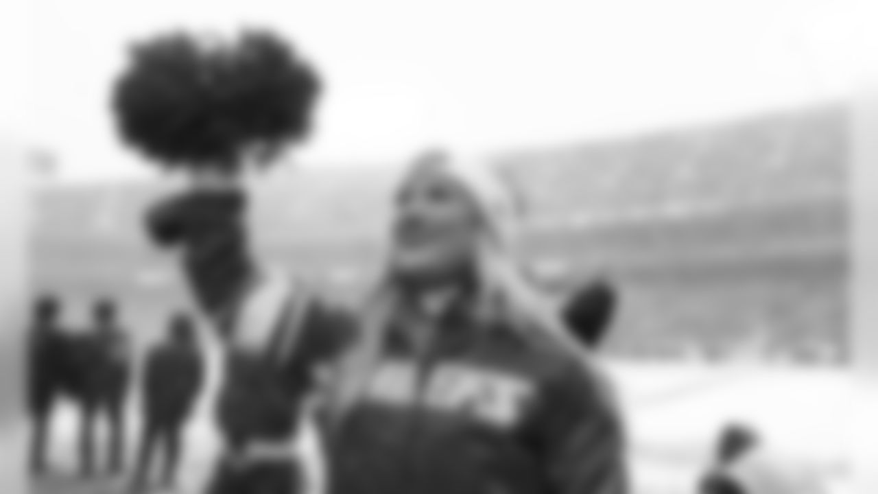041-19KCvDEN_Cheer