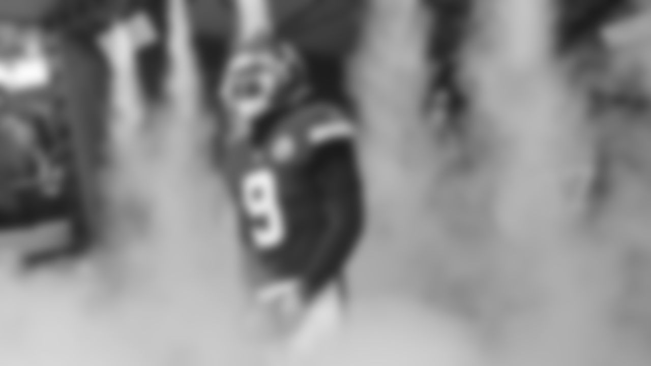 Kansas City Chiefs wide receiver JuJu Smith-Schuster (9) runs on to the field prior to an NFL Football game against the Jacksonville Jaguars, Sunday, November 13, 2022 in Kansas City.