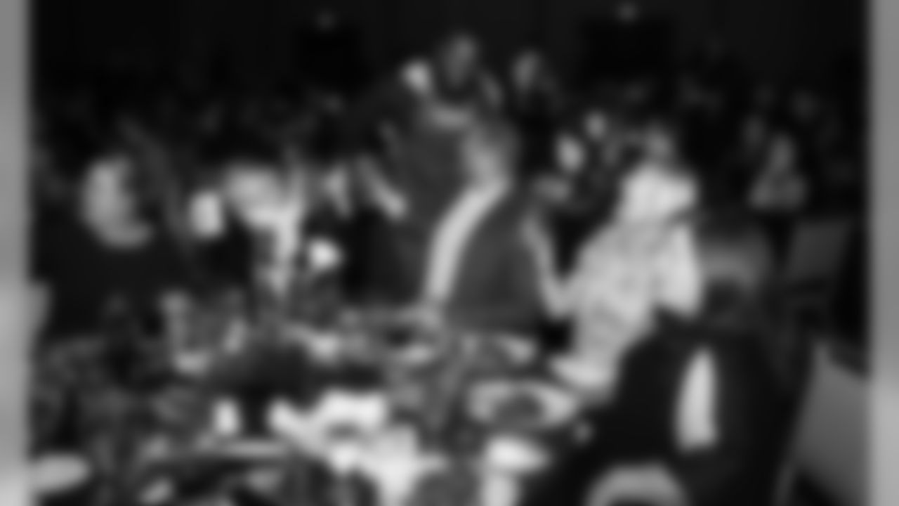 025_TM_Waiter19