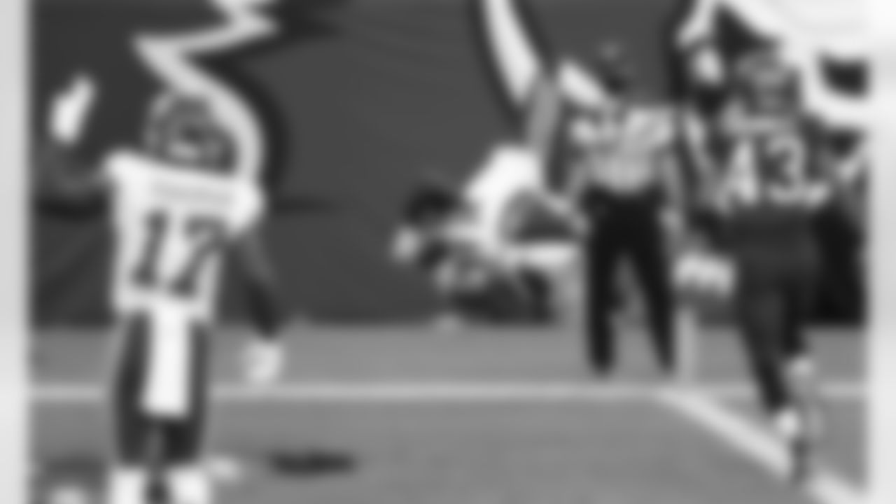 Kansas City Chiefs wide receiver Tyreek Hill (10) during an NFL football game against the Tampa Bay Buccaneers at Raymond James Stadium on November 29, 2020.