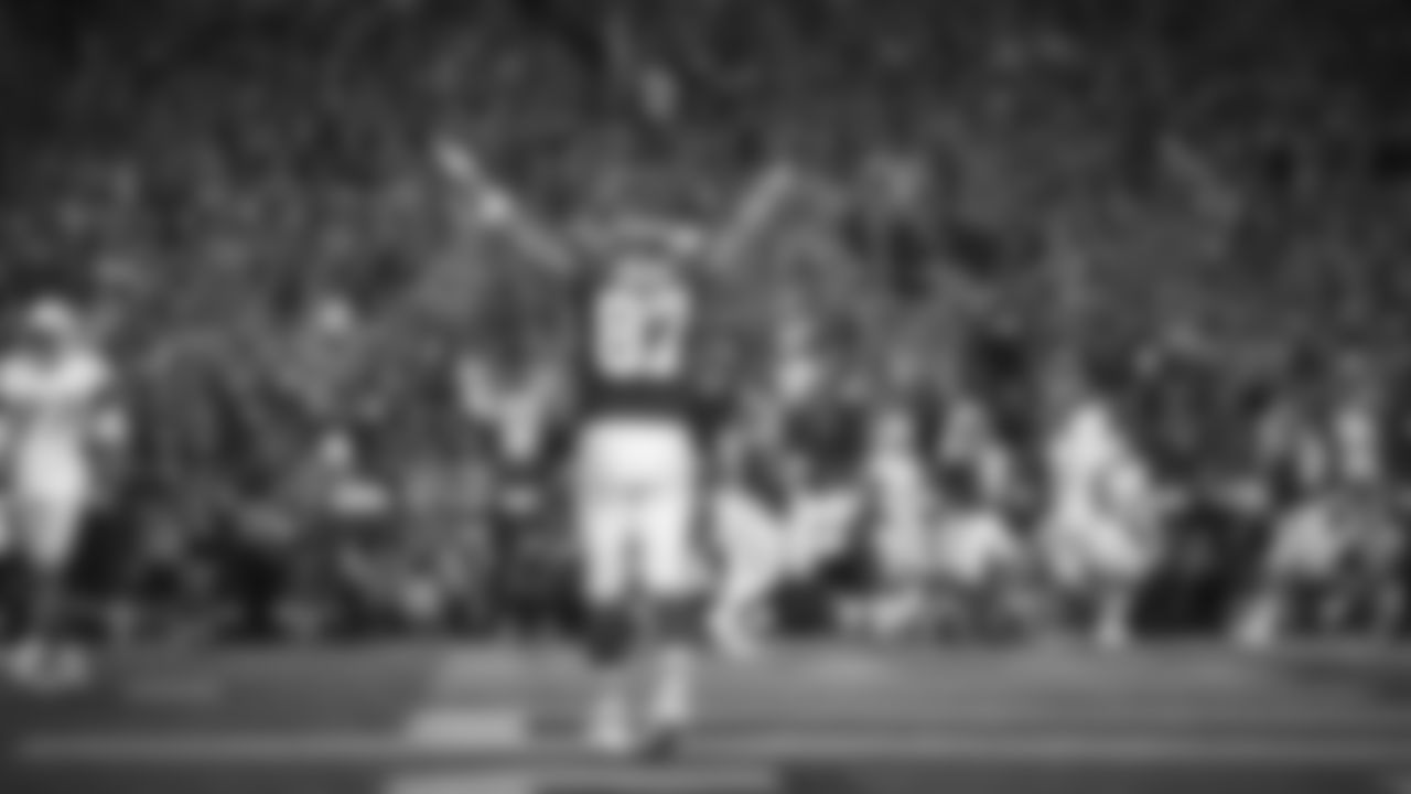 Kansas City Chiefs face off against the Los Angeles Chargers on GEHA Field at Arrowhead Stadium on September 15th, 2022.