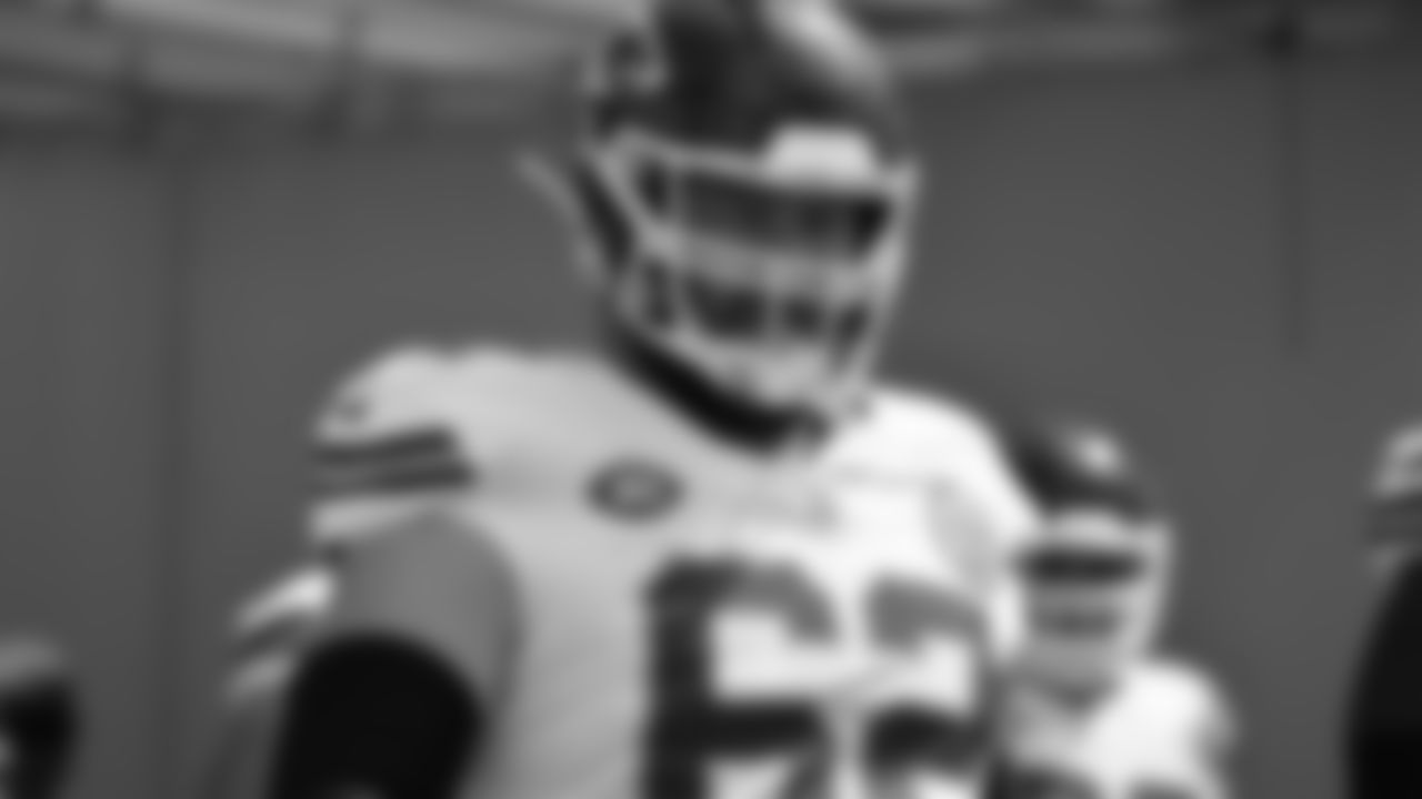 Kansas City Chiefs offensive lineman Joe Thuney (62) prior to the NFL week 2 matchup against the Jacksonville Jaguars at EverBank Stadium in Jacksonville, Florida on September 17, 2023.