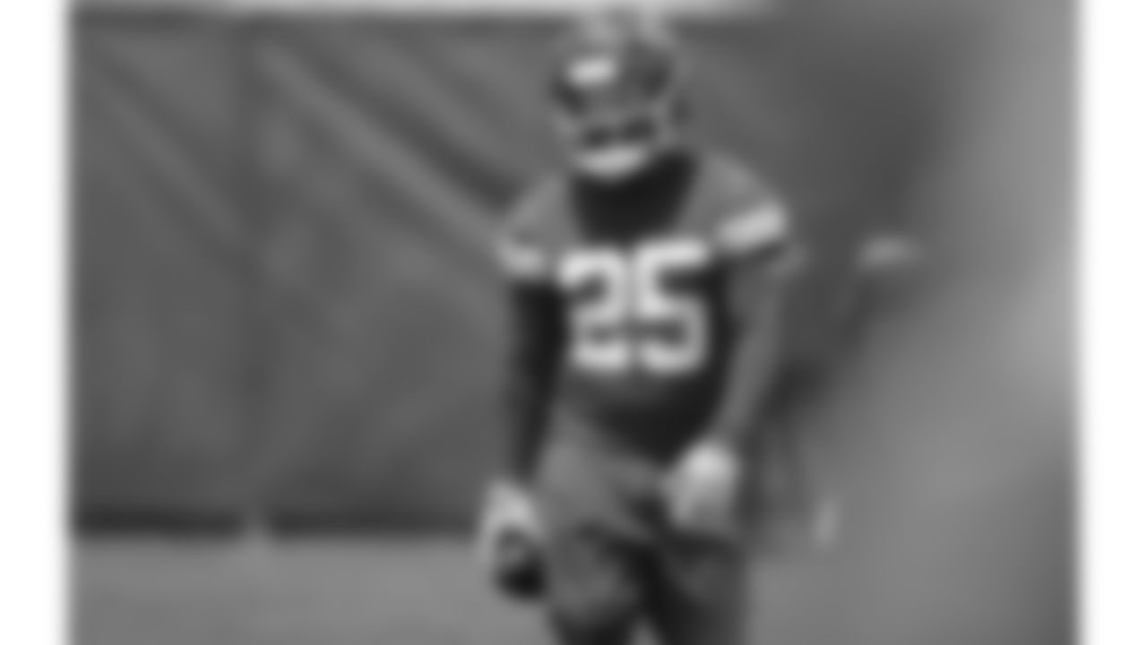 Kansas City Chiefs running back Clyde Edwards-Helaire (25) at day 7 of OTAs on Tuesday, June 6, 2023 in Kansas City, MO.