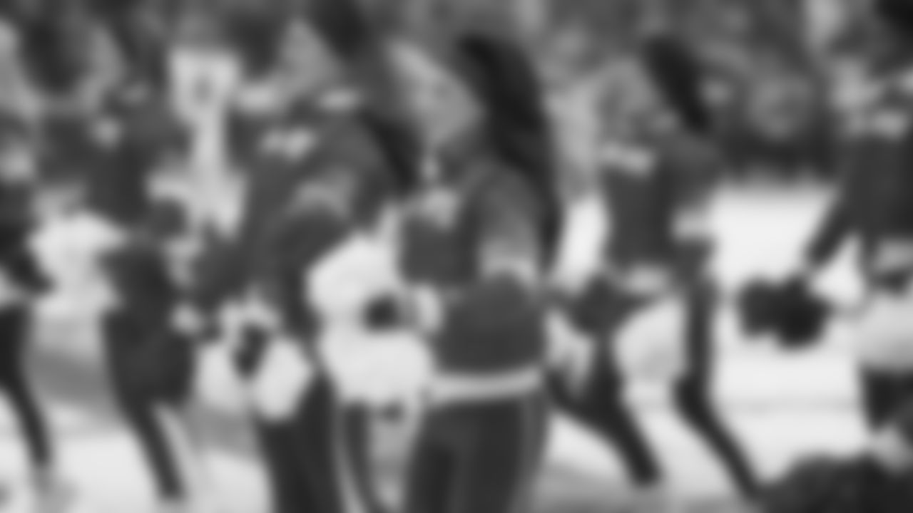 005-19KCvDEN_Cheer