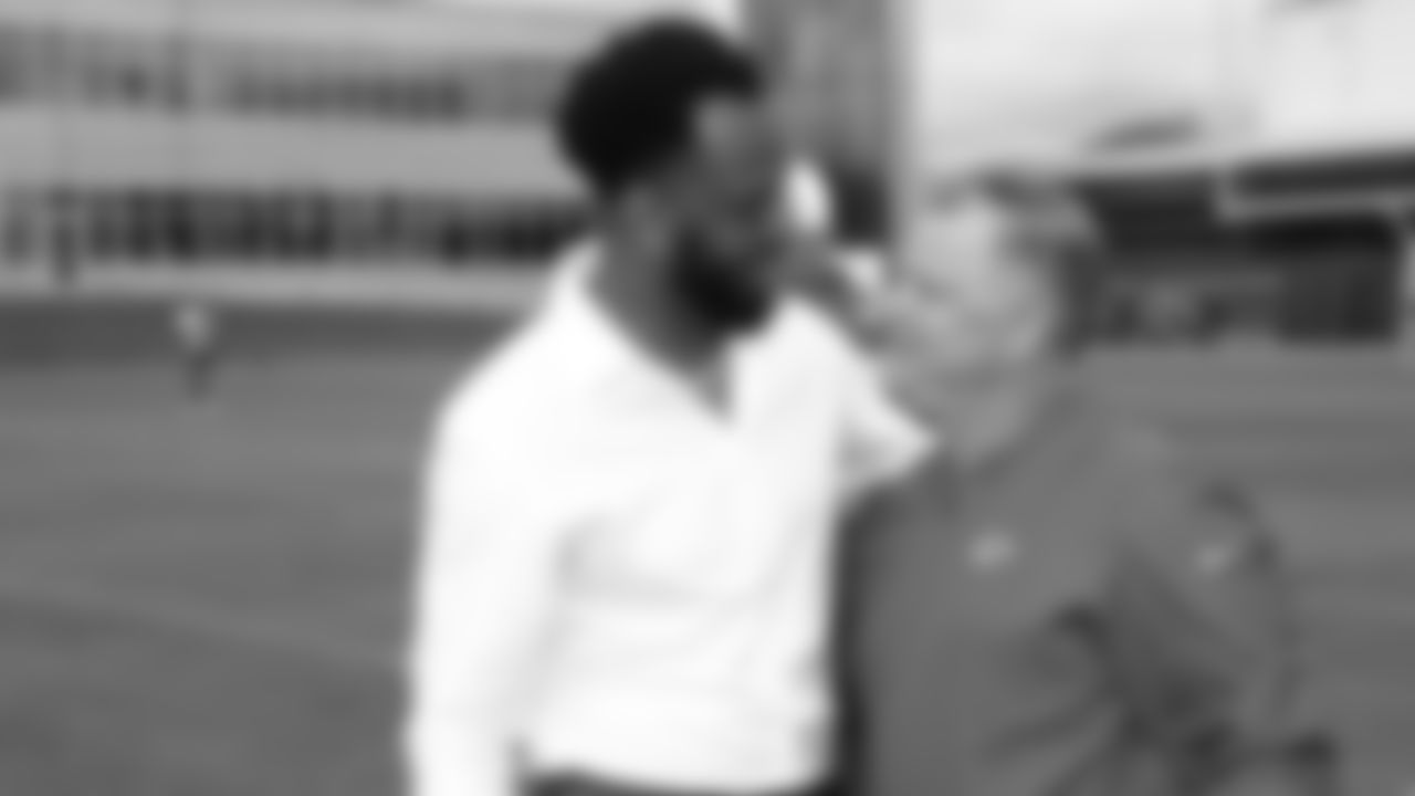 015_2019_DJ_Signing_1D
