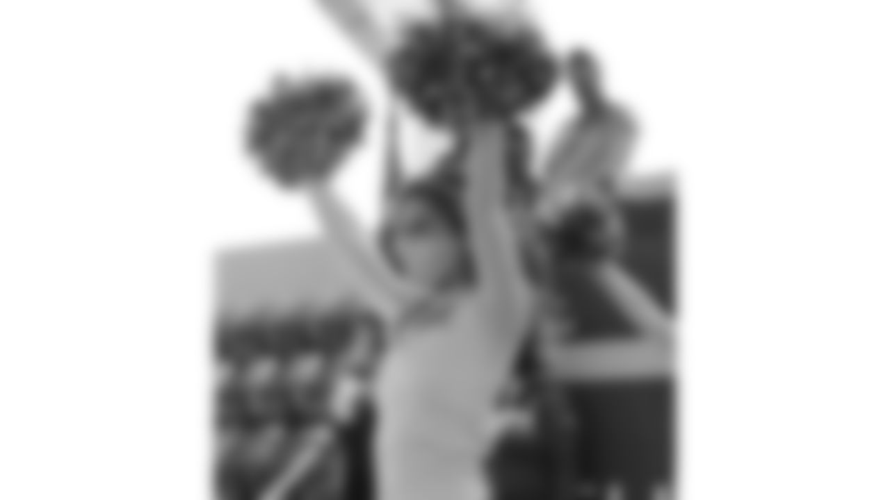 018_2020-W4_CheerGallery