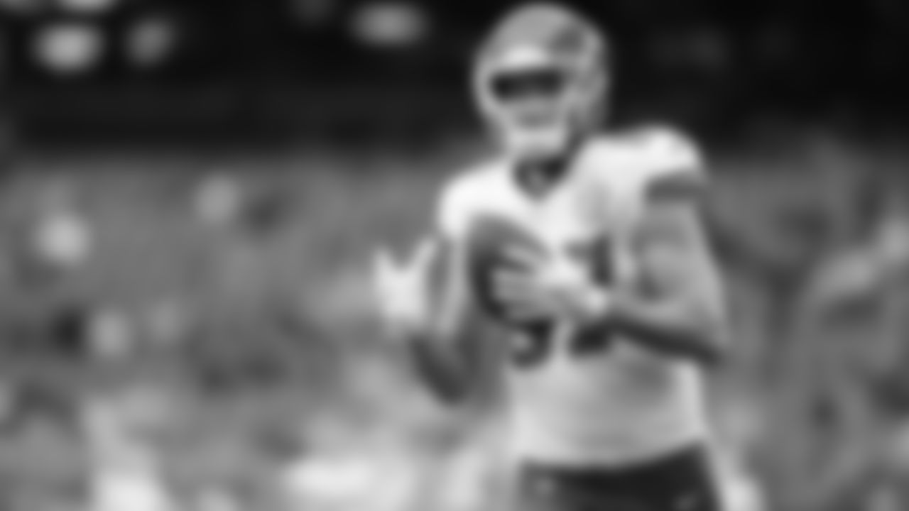 Kansas City Chiefs tight end Travis Kelce (87) prior to an NFL football game against the Houston Texans, Sunday, December 18, 2022 in Houston.