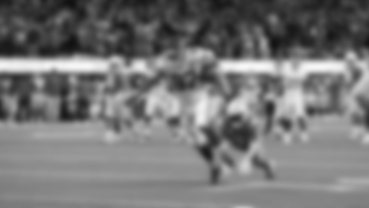 Kansas City Chiefs face off against the Los Angeles Chargers at SoFi Stadium on November 20, 2022 in Los Angeles, California