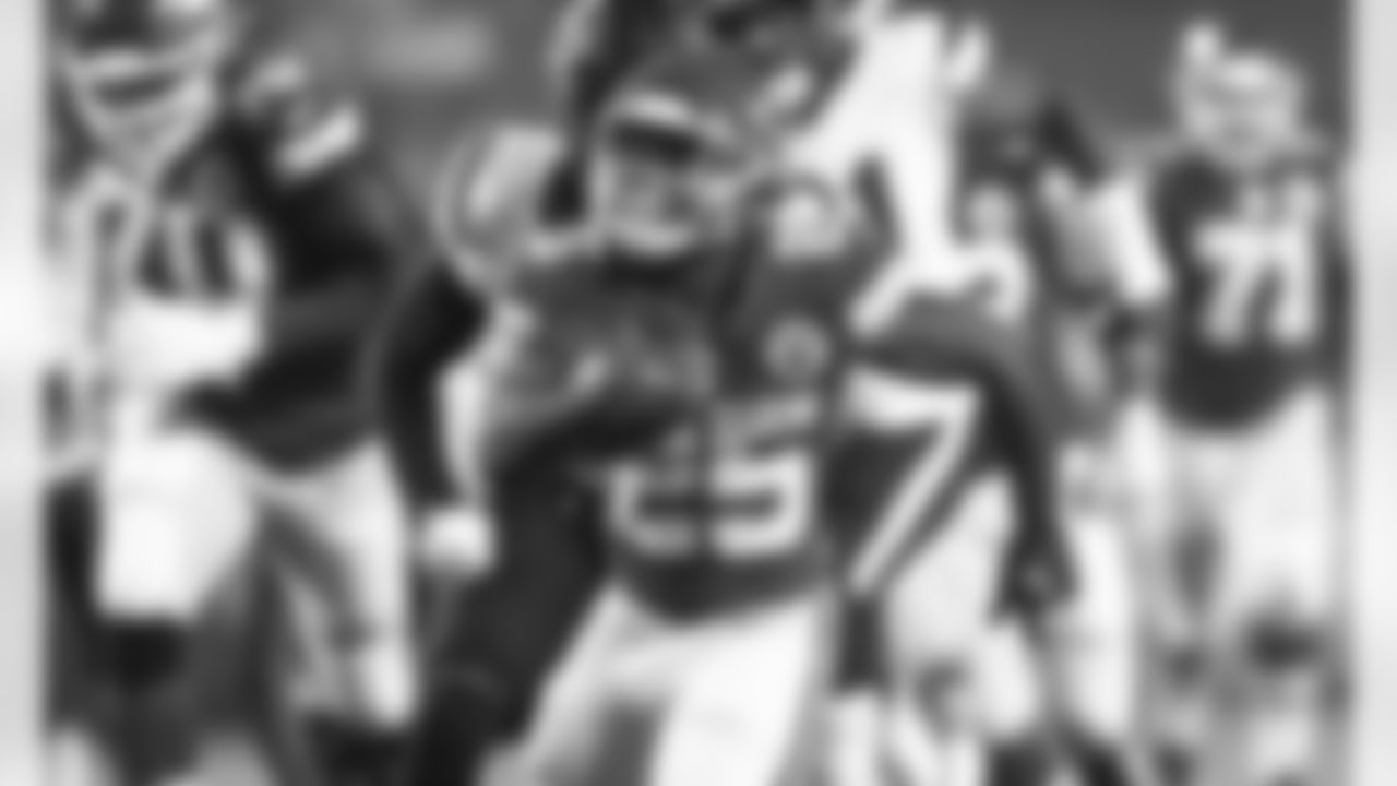 Kansas City Chiefs running back Clyde Edwards-Helaire (25) during the NFL football game between the Kansas City Chiefs and the Houston Texans at Arrowhead Stadium on September 10, 2020.