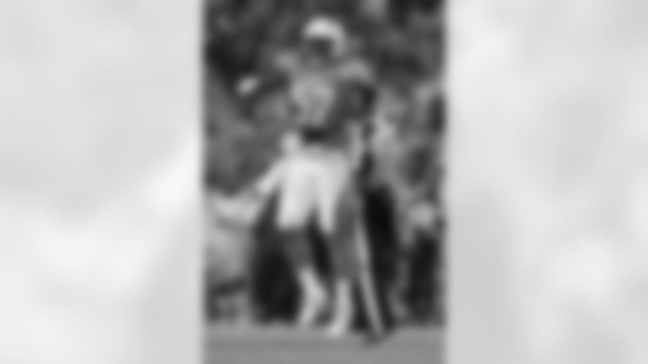LB #52, Reggie Walker