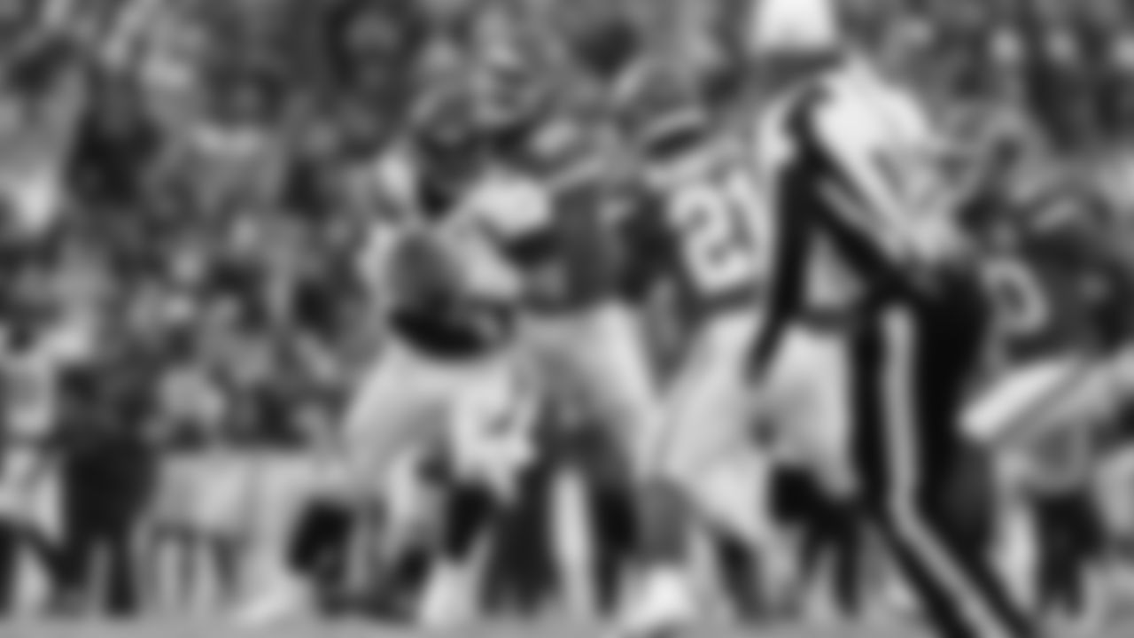 Kansas City Chiefs face off against the Denver Broncos at GEHA Field at Arrowhead Stadium on January 01, 2023.
