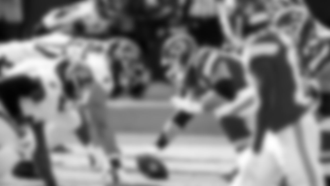 Kansas City Chiefs Offensive Lineman Austin Reiter (62) ready to snap the ball during an NFL Football game against the Atlanta Falcons, Sunday December 27, 2020 in Kansas City.