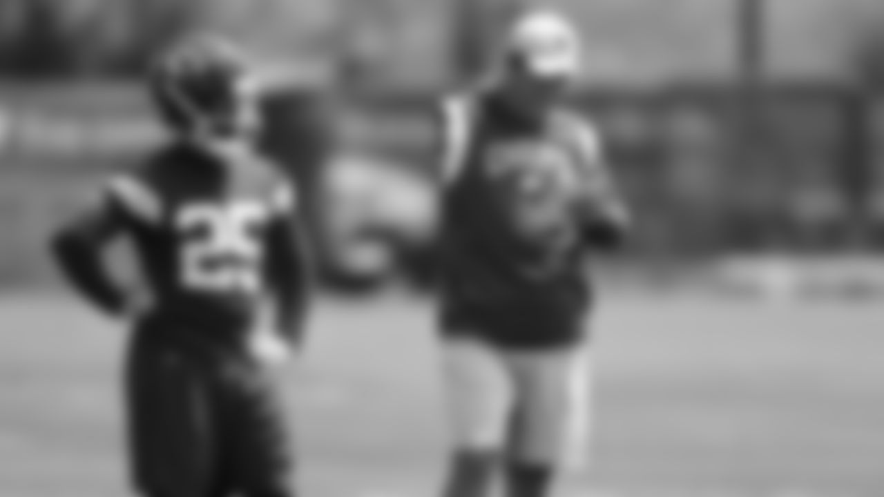 Kansas City Chiefs running back Clyde Edwards-Helaire (25) & Assistant Running Backs Coach Porter Ellet at day 7 of OTAs on Tuesday, June 6, 2023 in Kansas City, MO.