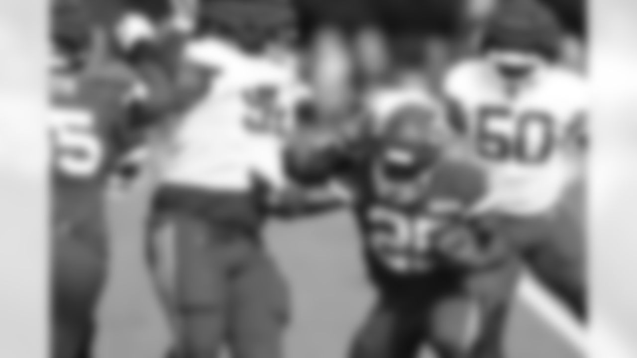 Kansas City Chiefs running back Clyde Edwards-Helaire (25) runs with the ball during training camp at Missouri Western State University.