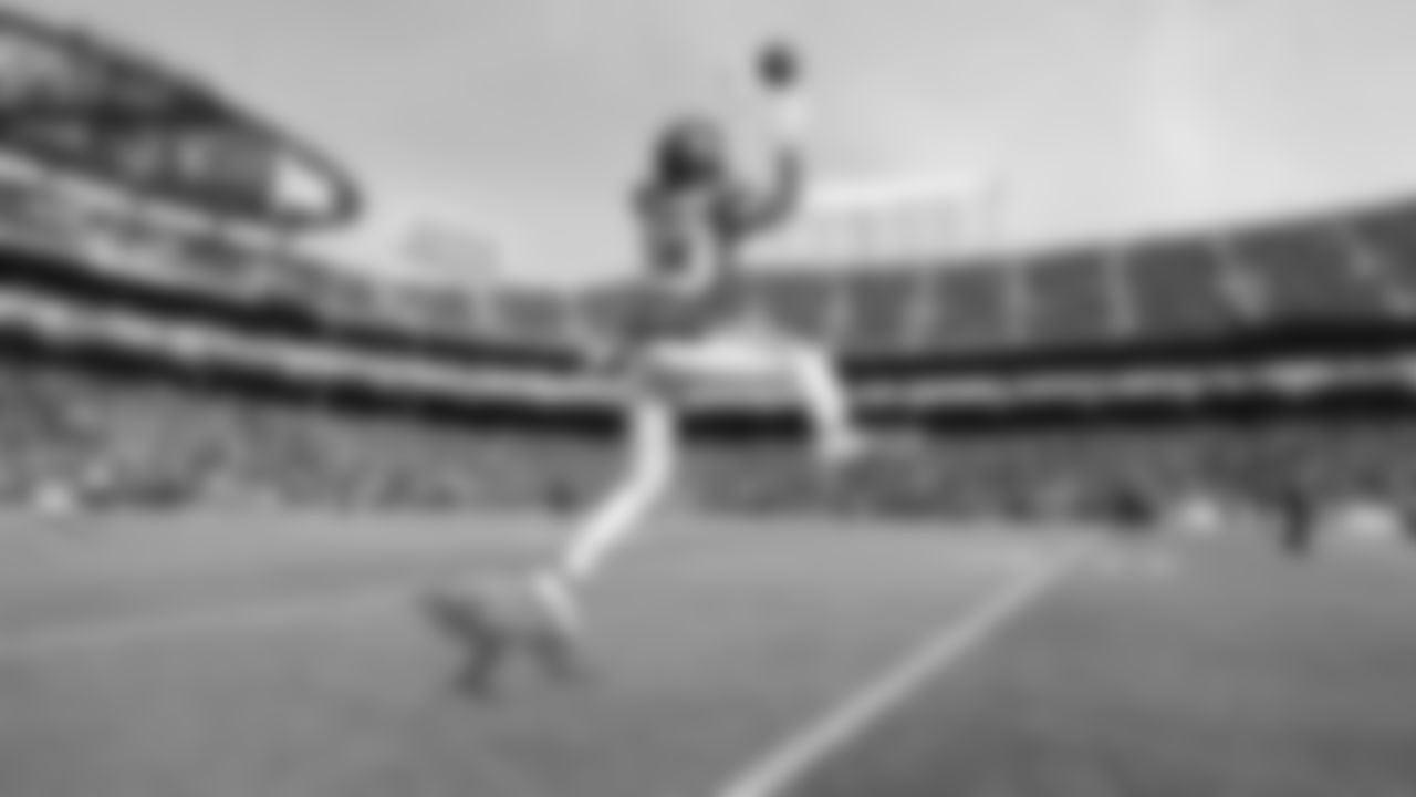 Kansas City Chiefs face off against the Denver Broncos at GEHA Field at Arrowhead Stadium on January 01, 2023.