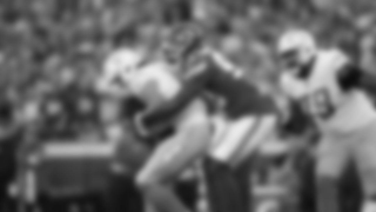 The Kansas City Chiefs face off against the Los Angeles Chargers at GEHA Field at Arrowhead Stadium on October 22, 2023.