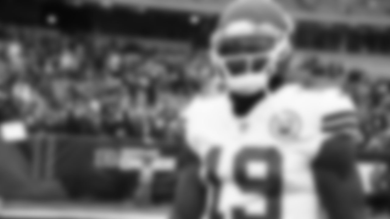 Kansas City Chiefs wide receiver Josh Gordon (19) prior to an NFL football game against the Cincinnati Bengals, Sunday, January 2, 2022 in Cincinnati.