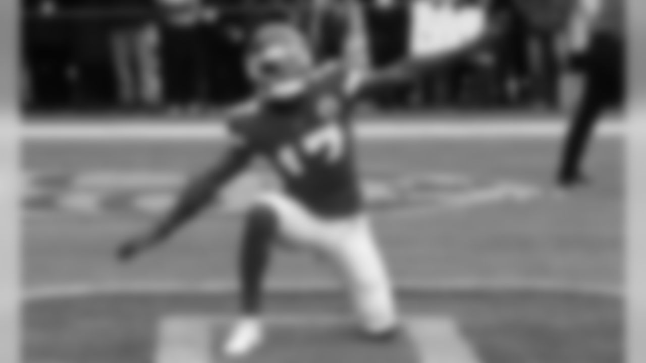 Kansas City Chiefs Wide Receiver Mecole Hardman (17) prior to the game between the Kansas City Chiefs and the Los Angeles Chargers at Arrowhead Stadium.