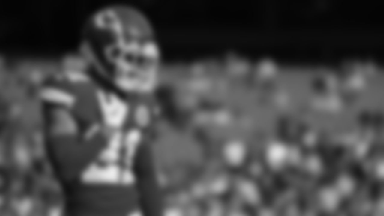 Kansas City Chiefs face off against the Denver Broncos at GEHA Field at Arrowhead Stadium on January 01, 2023.