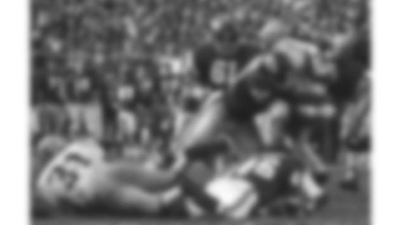 Kansas City Chiefs defensive end Aaron Brown (87) makes a tackle in a 1971 game against the Washington Redskins.