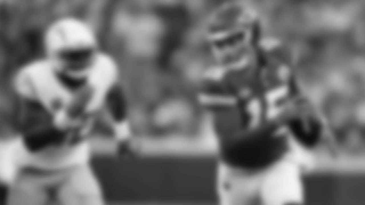 The Kansas City Chiefs face off against the Los Angeles Chargers at GEHA Field at Arrowhead Stadium on October 22, 2023.