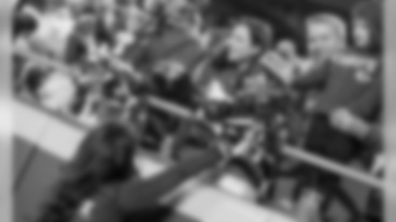 031_2019_GB_Cheer