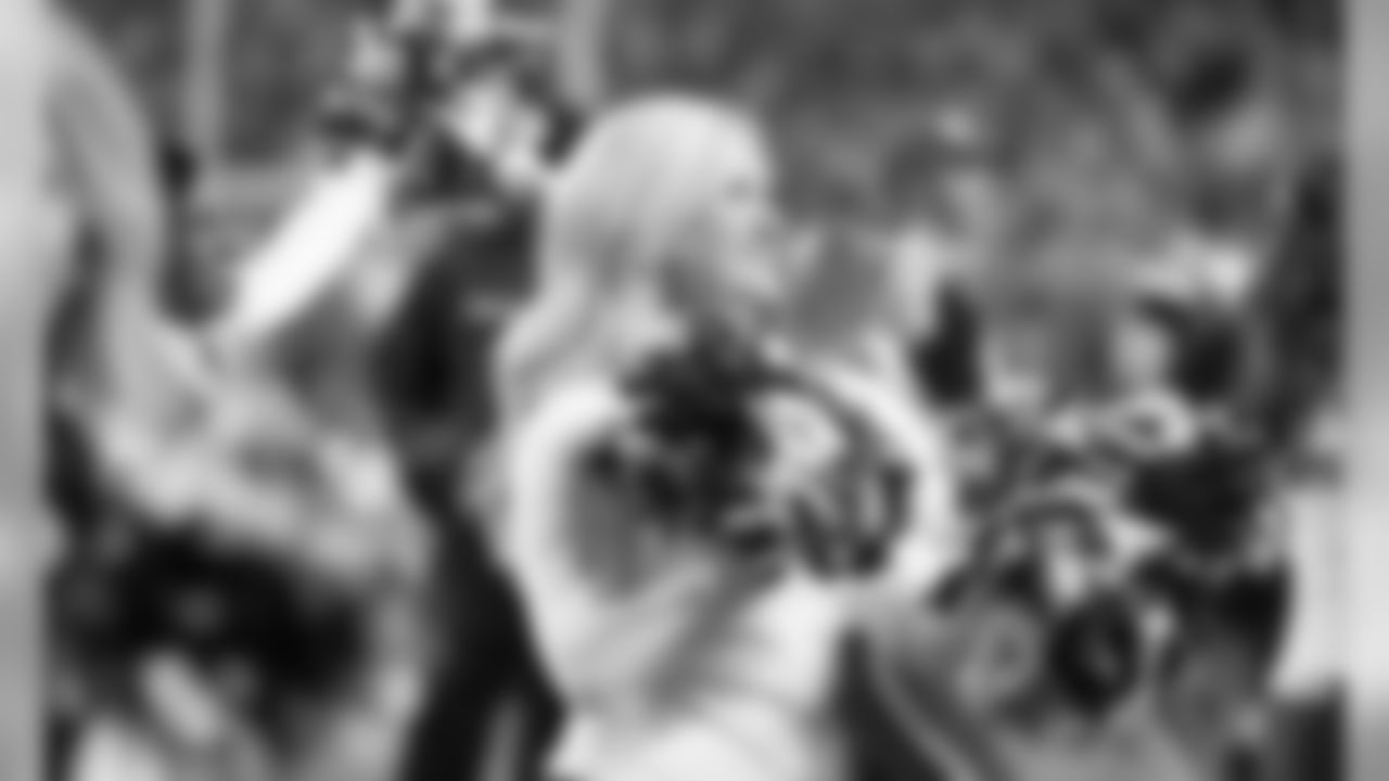 043_2019_GB_Cheer