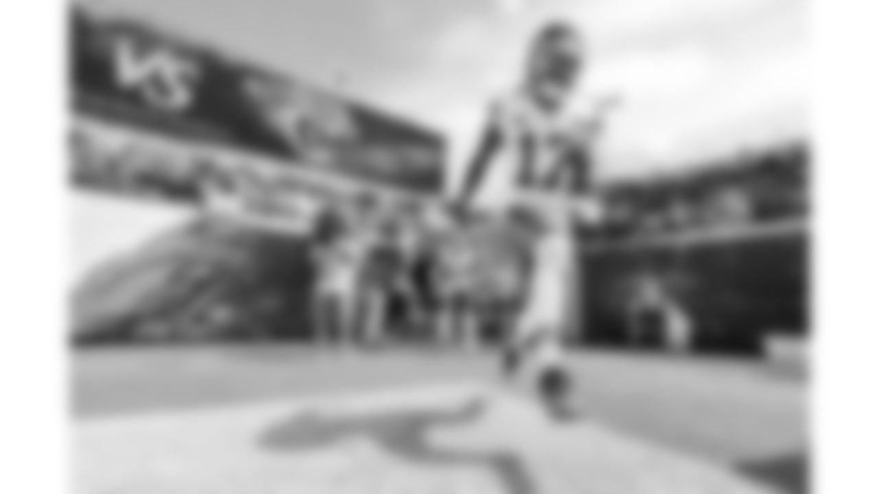 Kansas City Chiefs wide receiver Richie James (17) runs on to the field prior to the regular season Week 2 NFL Football Game on Sunday, September 17, 2023 at EverBank Stadium in Jacksonville, FL.