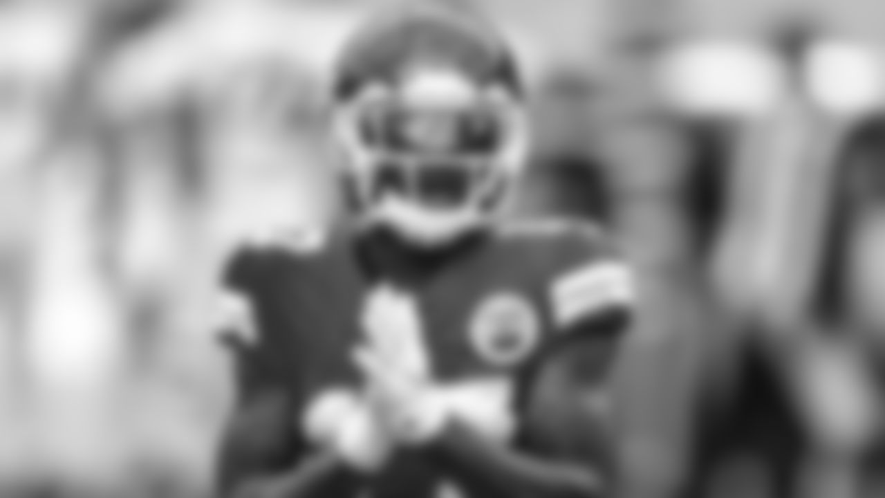Kansas City Chiefs Wide Receiver Mecole Hardman (17) on the field during an NFL Football game against the Atlanta Falcons, Sunday December 27, 2020 in Kansas City.
