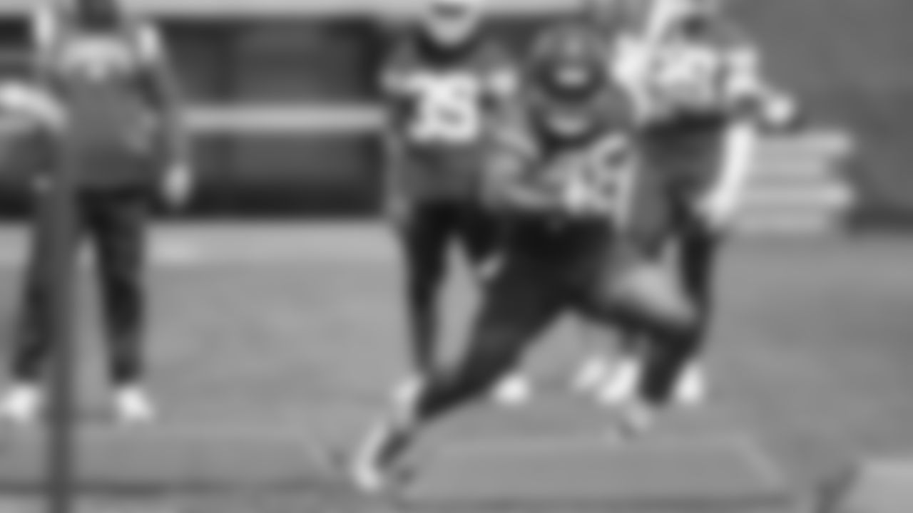 Kansas City Chiefs running back Clyde Edwards-Helaire (25) at day 3 of OTAs on Wednesday, May 24, 2023 in Kansas City, MO.