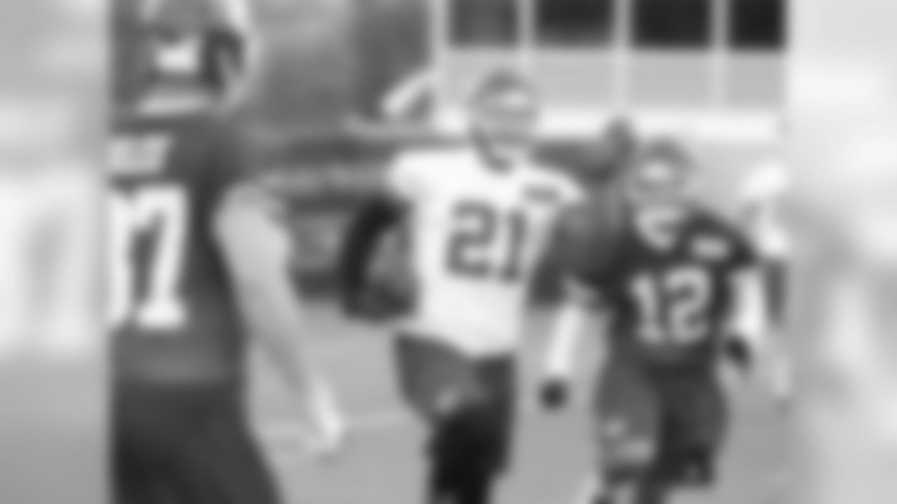 Kansas City Chiefs defensive back Sean Smith (21)