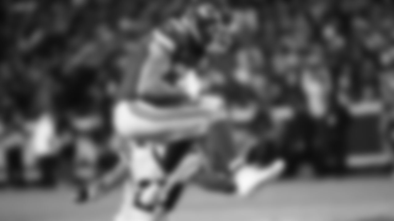 Kansas City Chiefs tight end Travis Kelce (87) catches a pass during the divisional playoff football game against the Buffalo Bills, Sunday, January 23, 2022 in Kansas City.