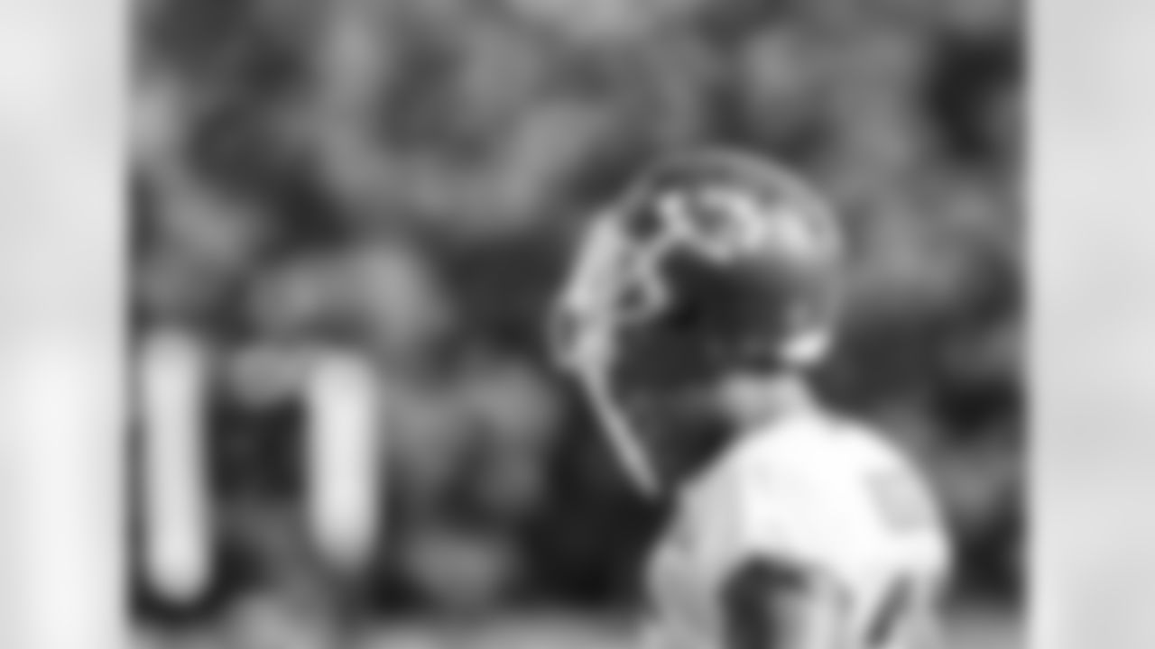 Kansas City Chiefs defensive back KeiVarae Russel (26)