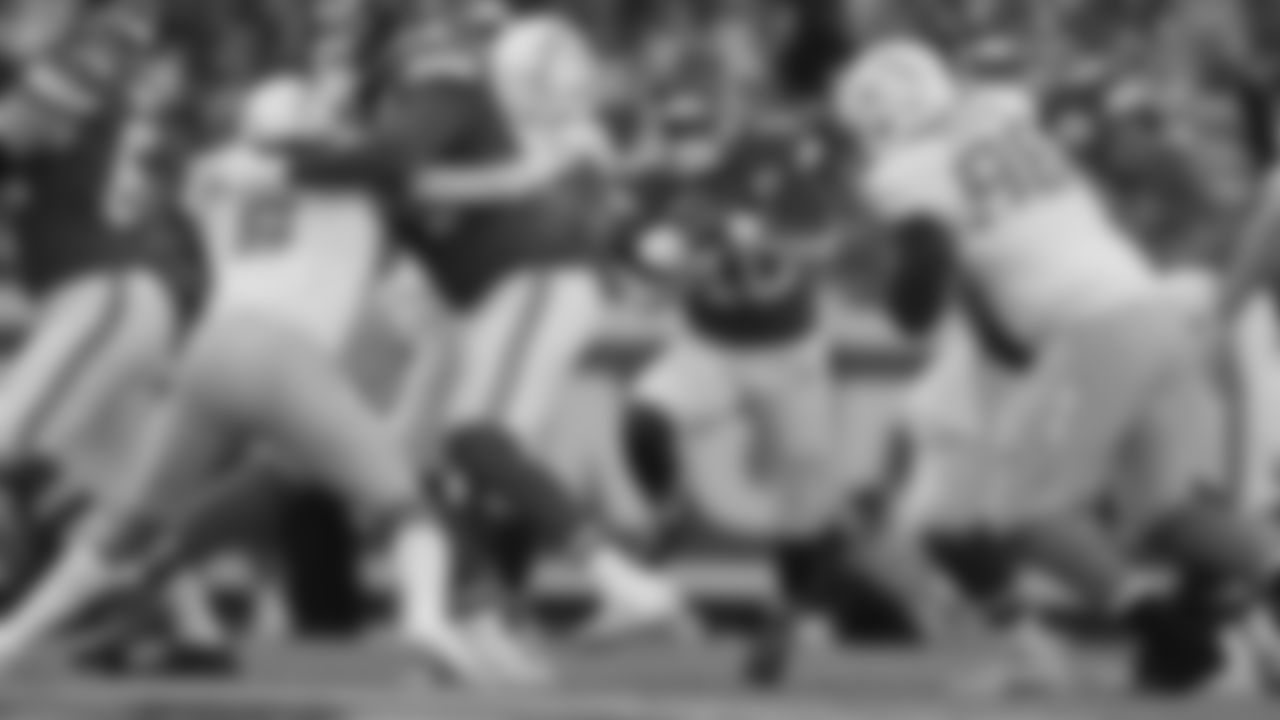 The Kansas City Chiefs face off against the Los Angeles Chargers at GEHA Field at Arrowhead Stadium on October 22, 2023.