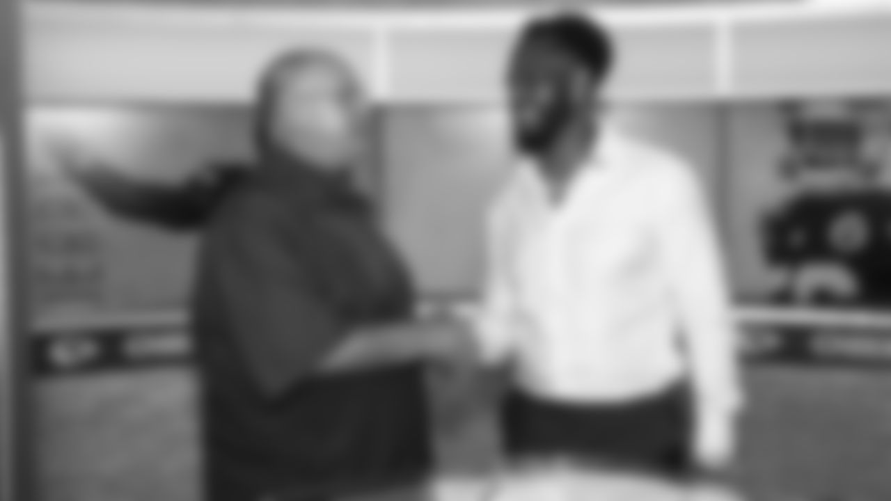 009_2019_DJ_Signing_1D