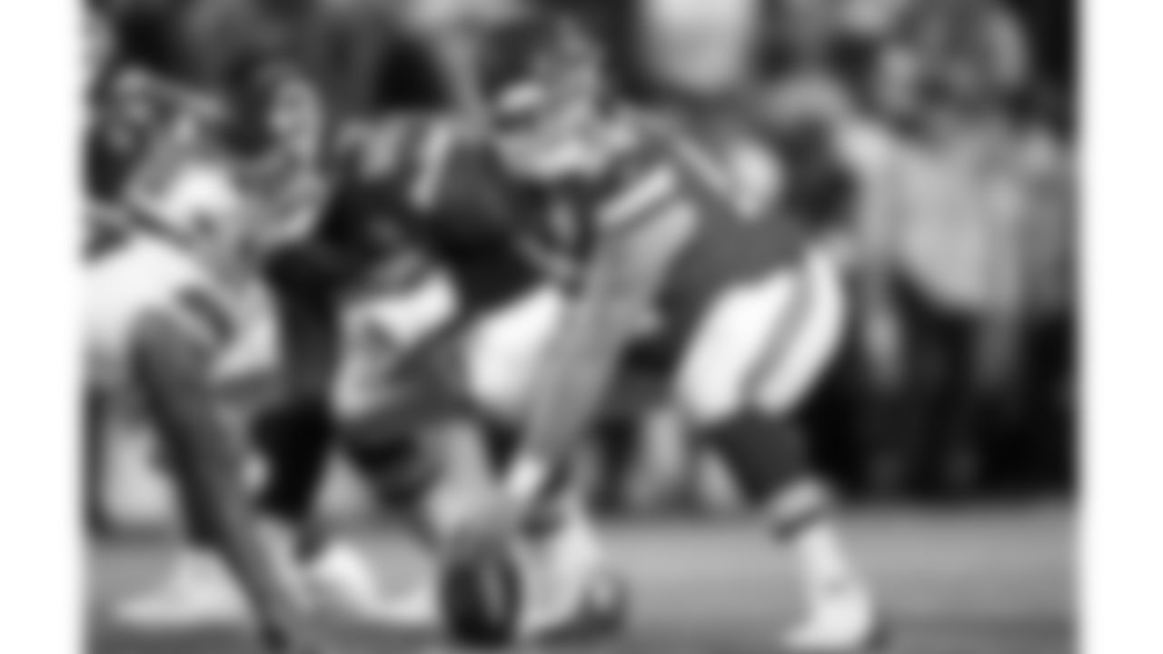 Kansas City Chiefs center Creed Humphrey (52) during an NFL football game against the Dallas Cowboys, Sunday, November 21, 2021 in Kansas City.
