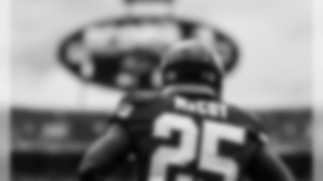 Kansas City Chiefs Running Back LeSean McCoy (25) during the game between the Baltimore Ravens and the Kansas City Chiefs at Arrowhead Stadium in Kansas City, MO.
