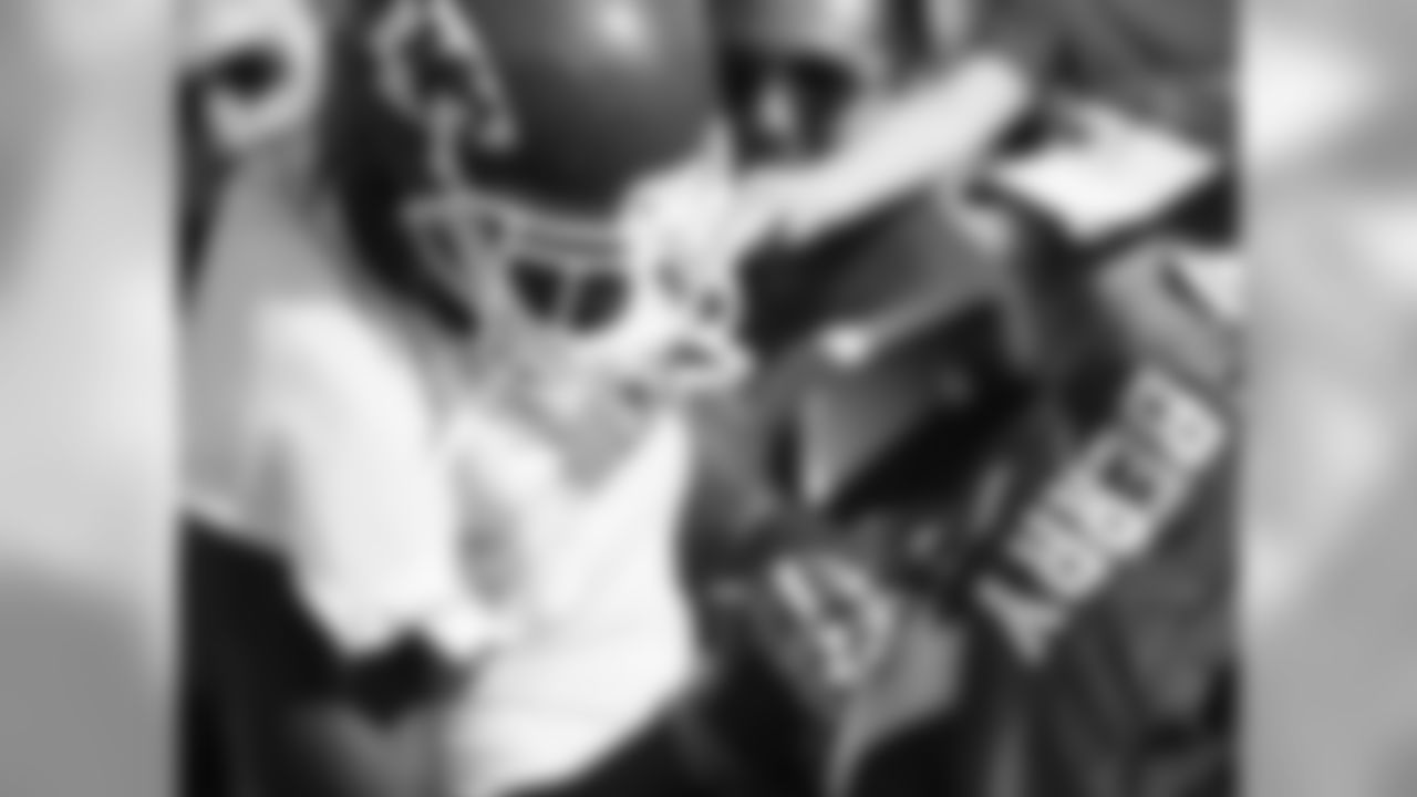 S Eric Berry signing autographs.