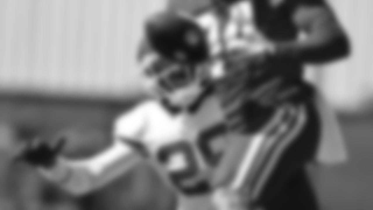 Kansas City Chiefs cornerback Chris Lammons (29) attempts to deflect a pass during practice on Wednesday September 28, 2022.