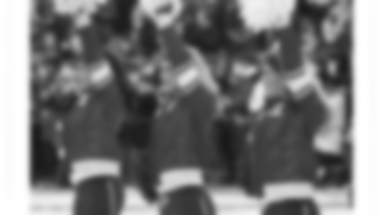 007-19KCvDEN_Cheer