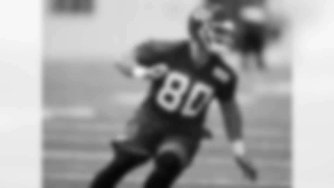 80 - Anthony Fasano - TE // HT. 6-4, WT. 255 // College: Notre Dame // Hometown: Verona, N.J.