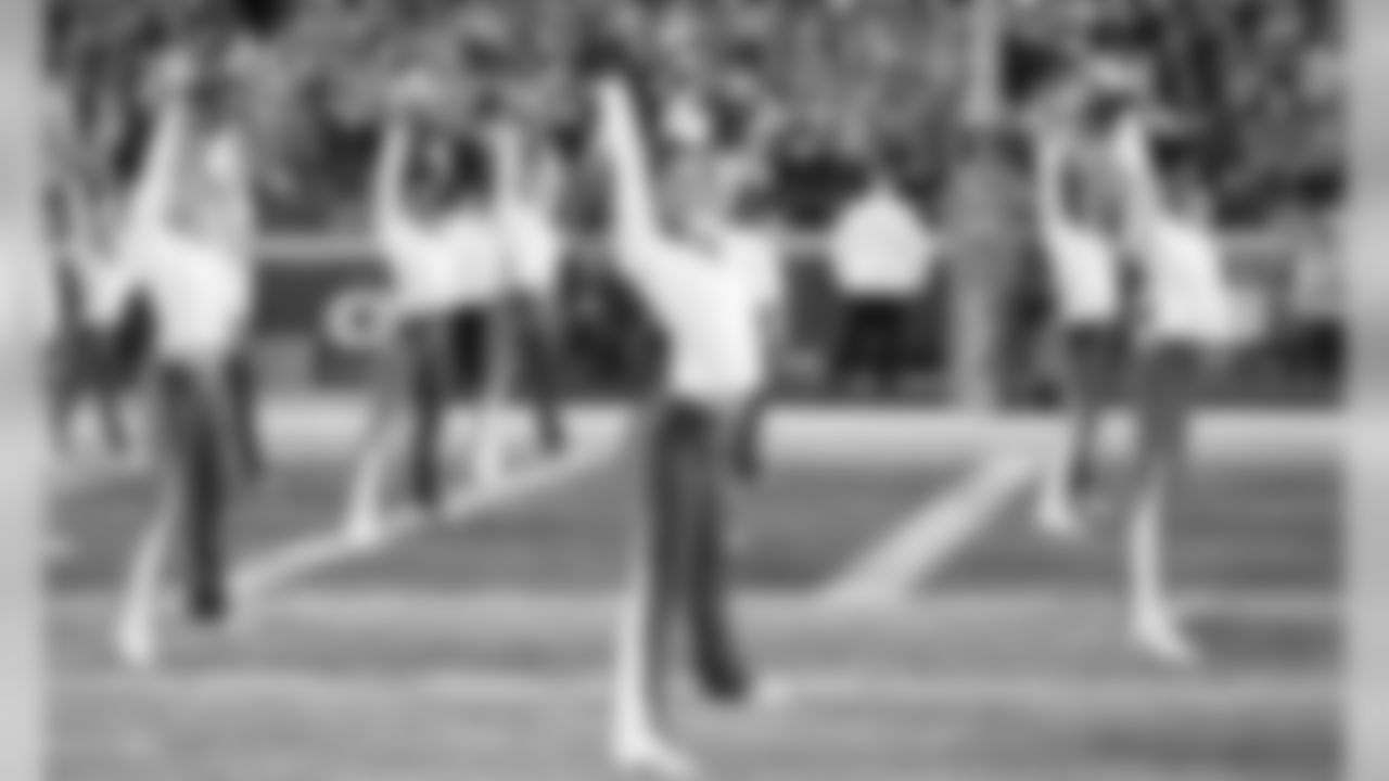 047_2019_GB_Cheer